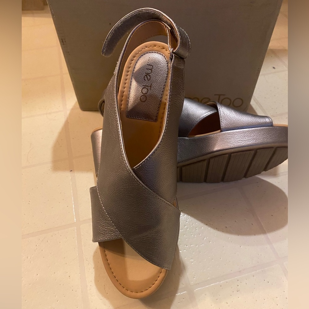Me too Arena5 Peep toe platform sandal 11M
